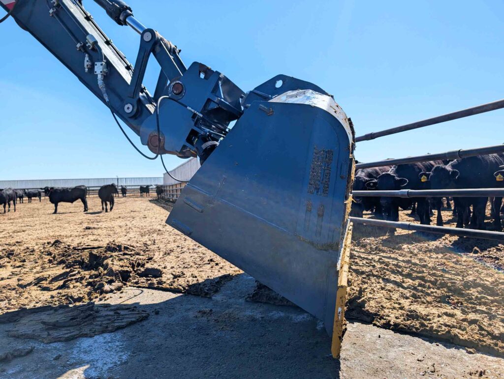 Shimek Bucket feedlot efficiency as operator tilts to prevent sticking and bridging
